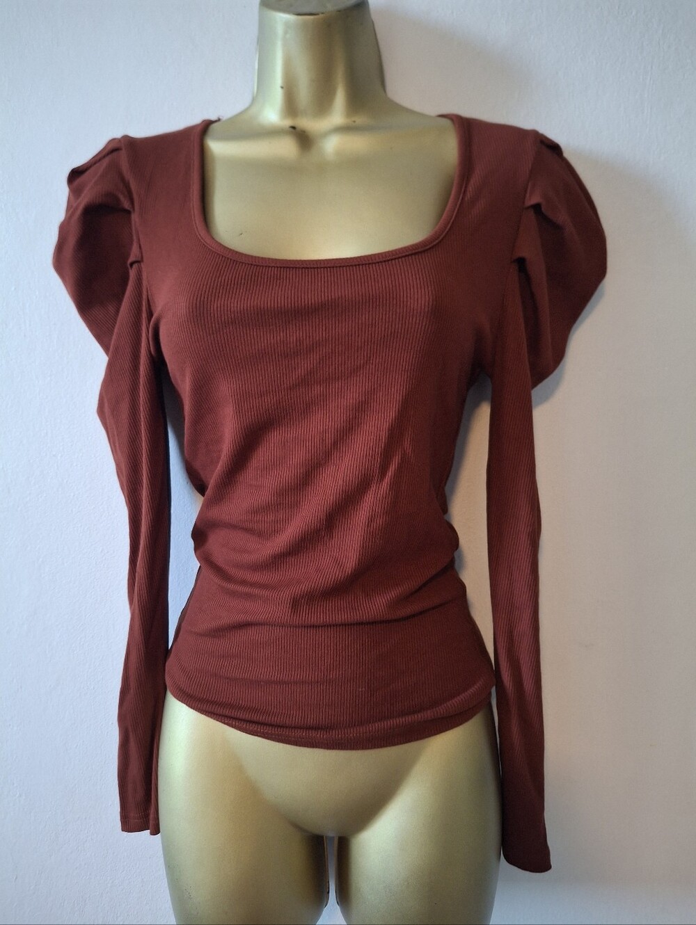 Women's Long Sleeve Scoop Neck Top in Rust